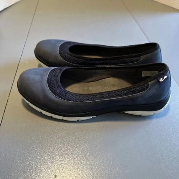 STRIVE Blue Back Pain Relieving Slip On Flats Shoes Orthopedic Hampton Size 9 - Picture 2 of 9